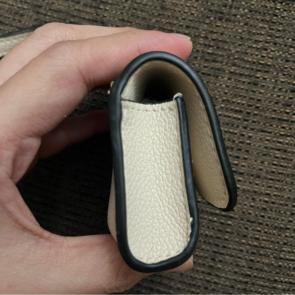 STEVE MADDEN Airpods Case - Picture 2 of 5